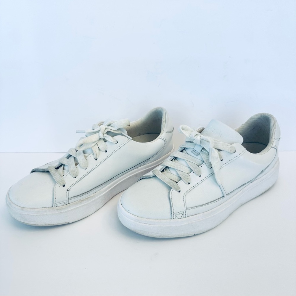 Kizik Vegas hands-free casual sneakers in ivory white leather, size 7